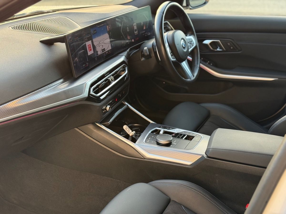 2024 BMW 3 Series - image 12