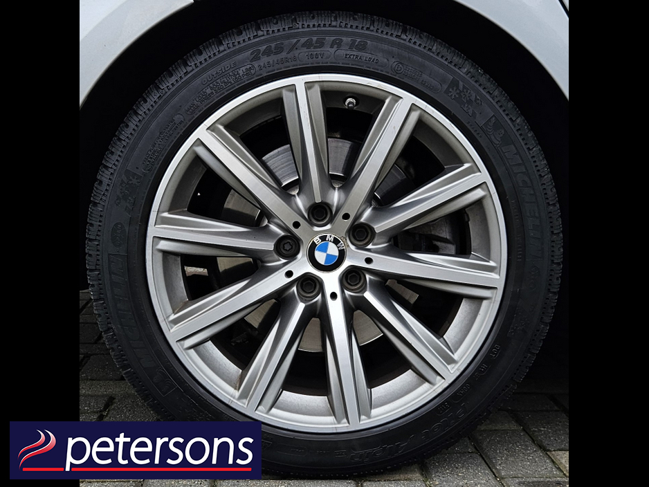 2020 BMW 5 Series - image 36