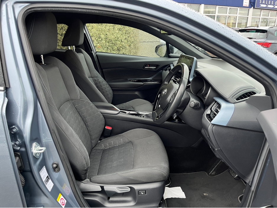 2020 Toyota C-HR - image 9