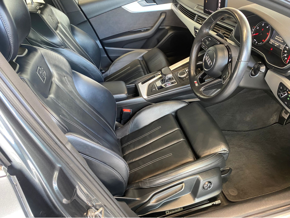 2017 Audi A4 - image 12