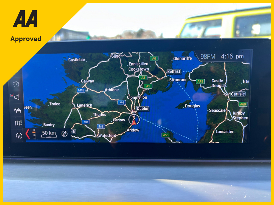 2017 BMW 5 Series - image 9