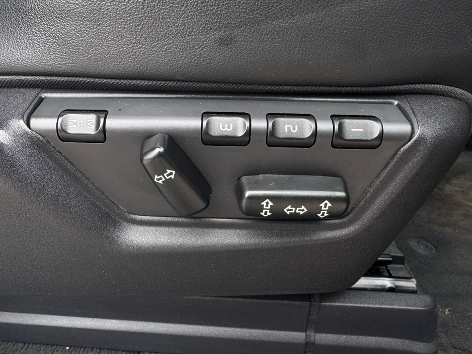 2011 Volvo XC90 - image 22