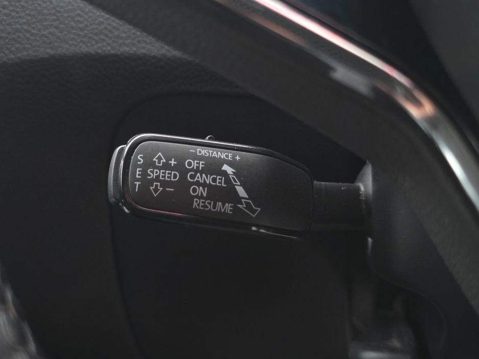 2022 Skoda Superb - image 25