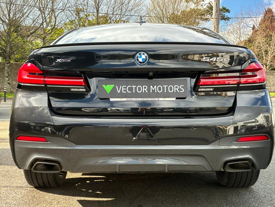 2023 BMW 5 Series - image 7