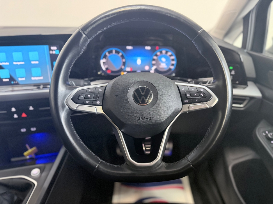 2021 Volkswagen Golf - image 12