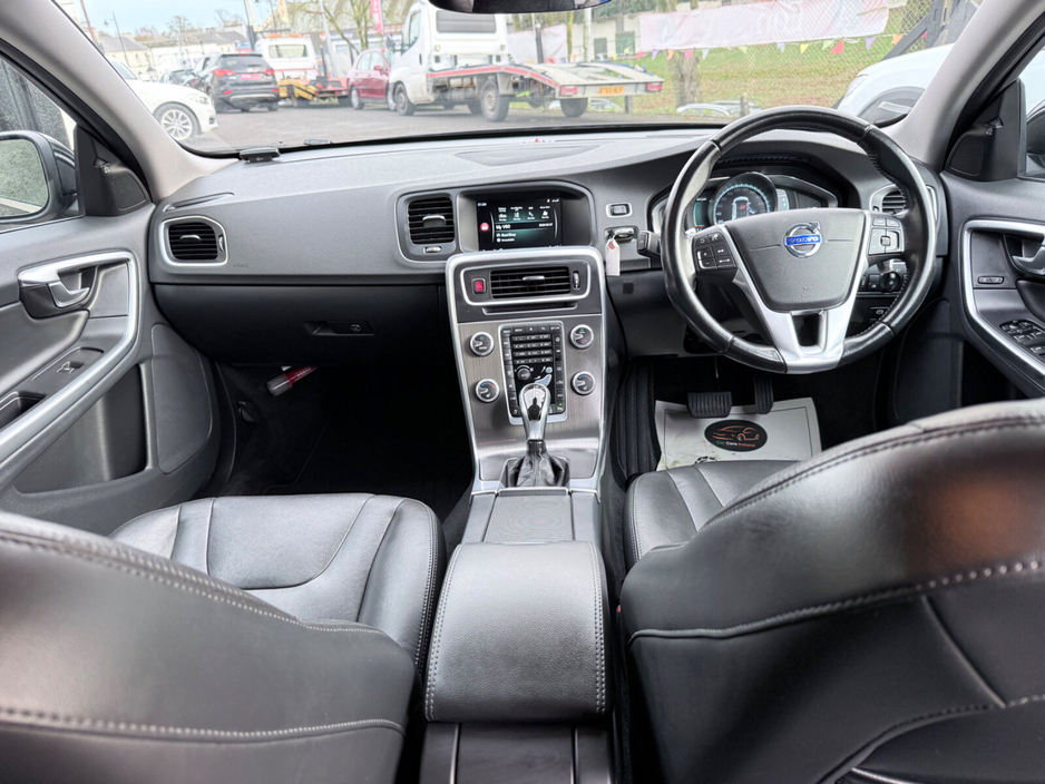 2015 Volvo V60 - image 12