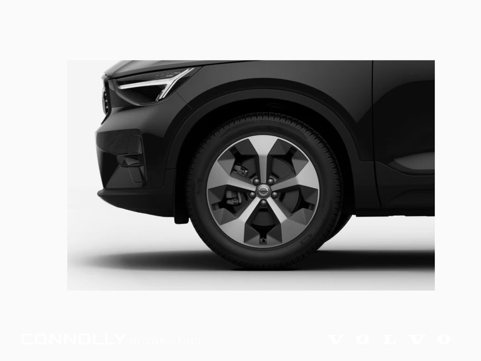 2026 Volvo XC40 - image 7