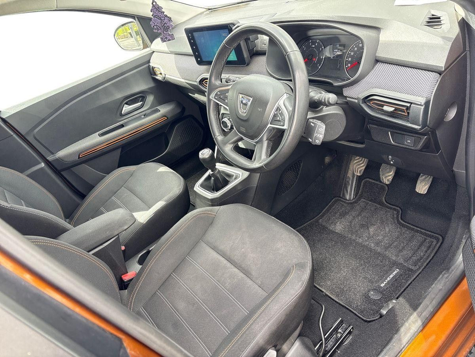 2021 Dacia Sandero Stepway - image 5