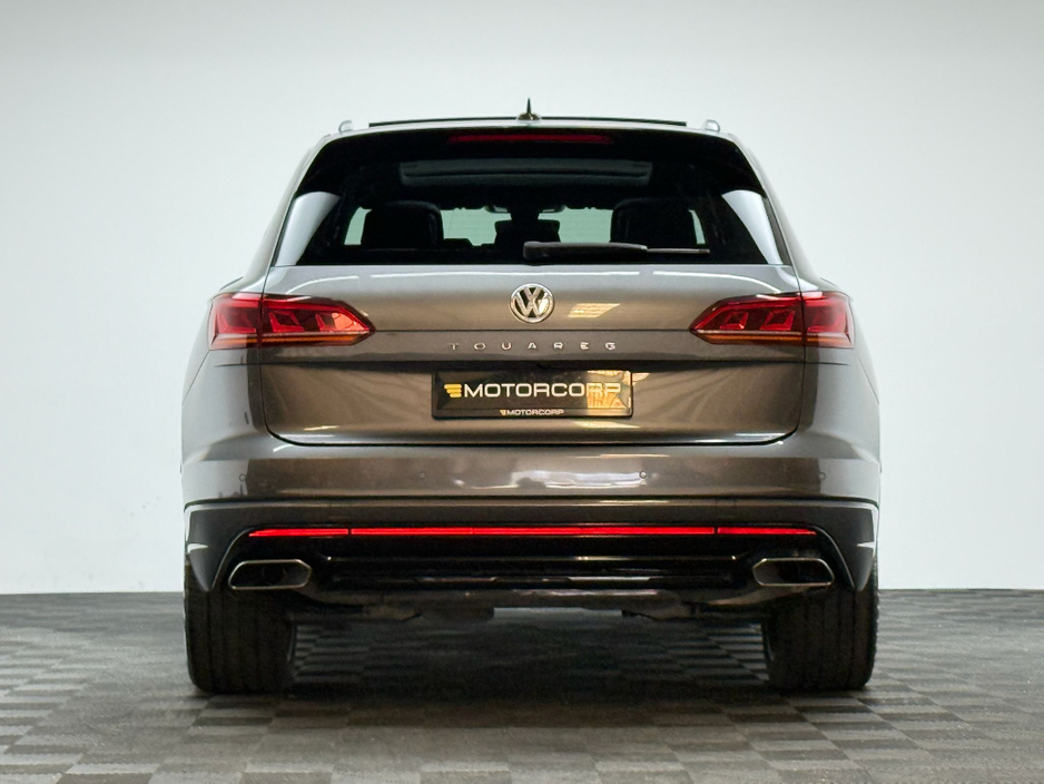 2020 Volkswagen Touareg - image 6
