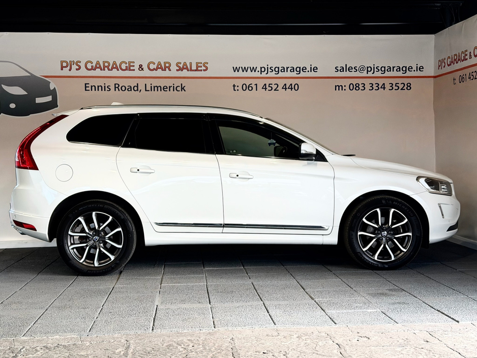 2017 Volvo XC60 - image 4