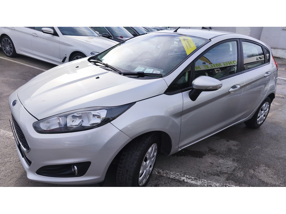 2017 Ford Fiesta - image 2