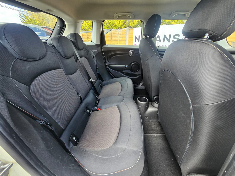 2017 MINI Hatch - image 20