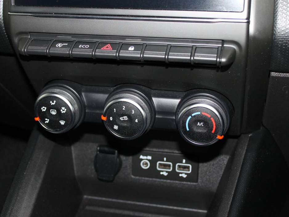 2022 Renault Clio - image 18