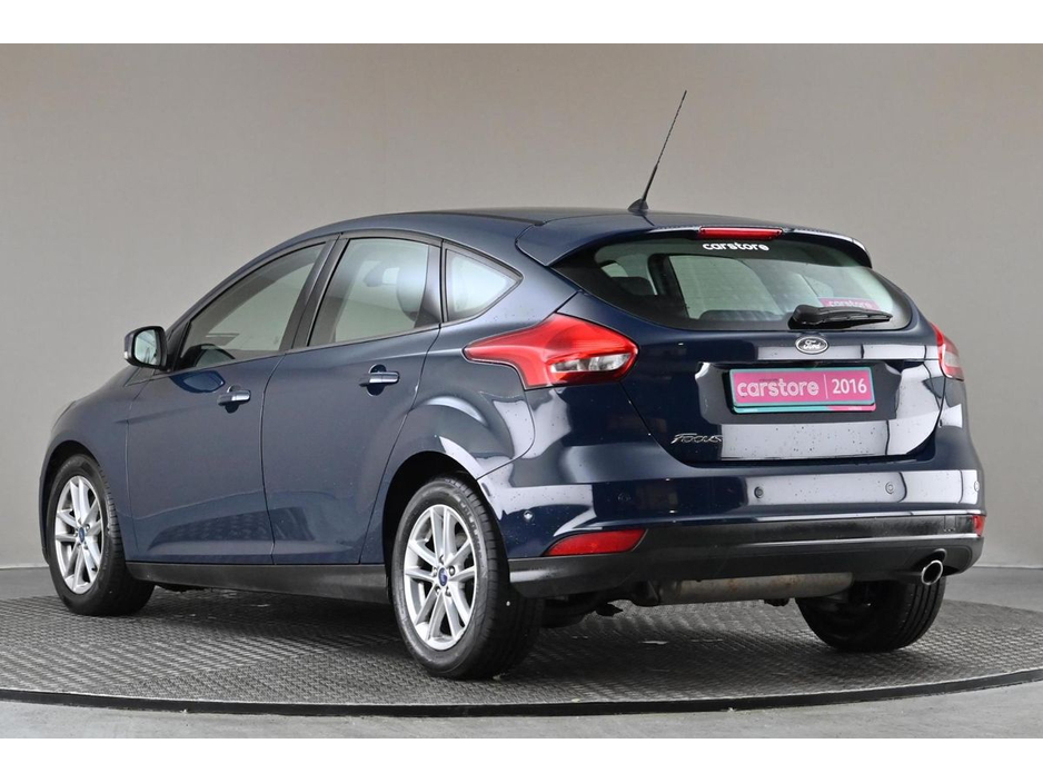 2016 Ford Focus - image 7