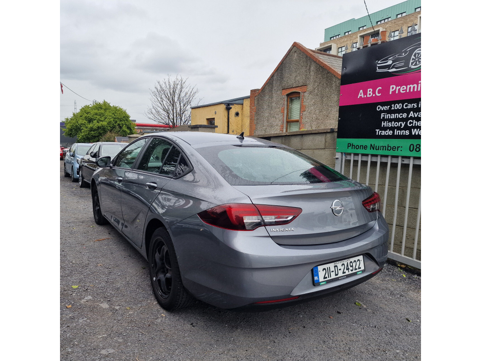 2021 Opel Insignia - image 5