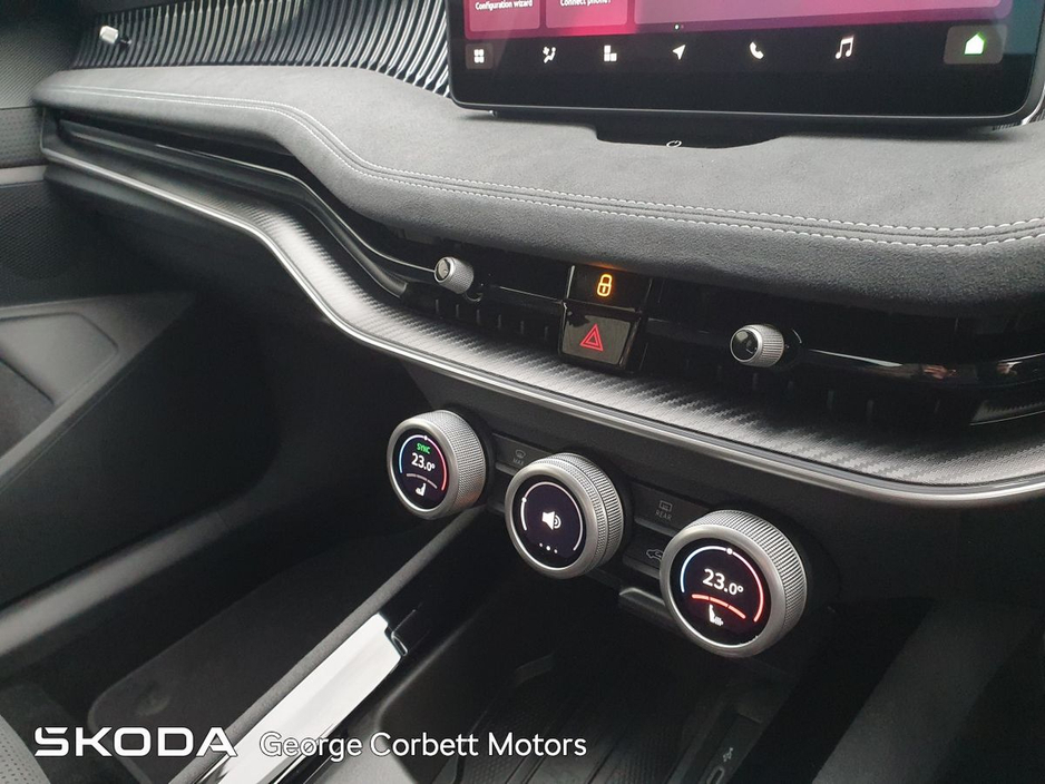 2026 Skoda Superb - image 16