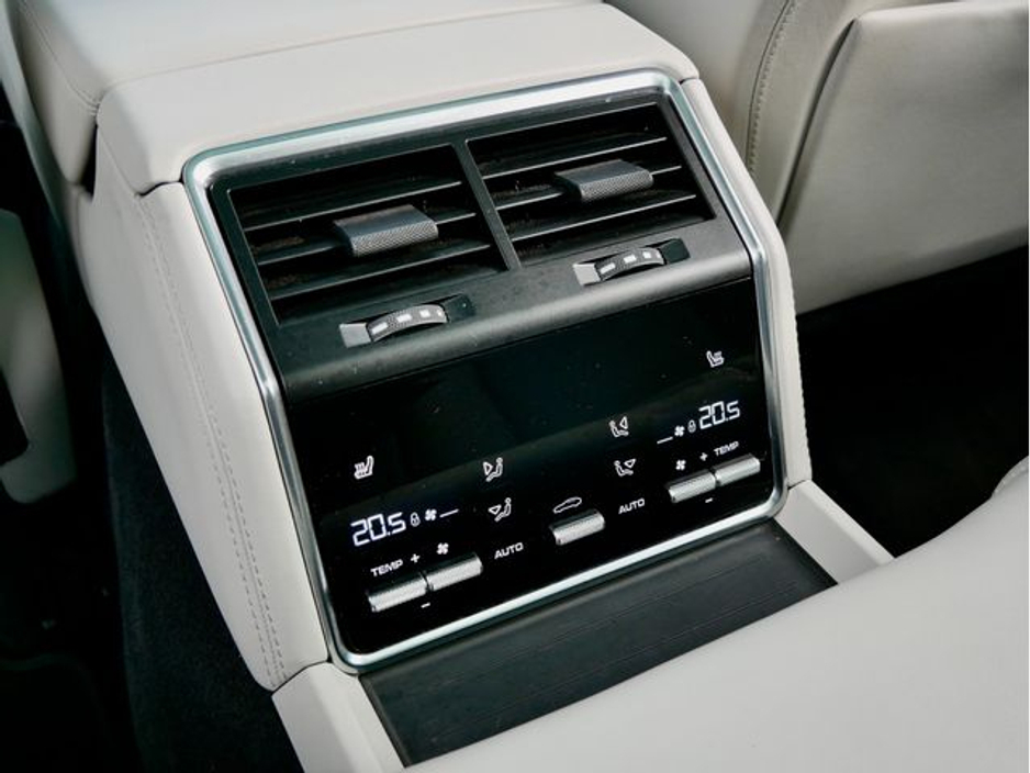 2023 Porsche Panamera - image 33