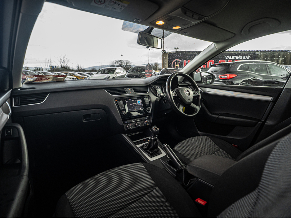 2015 Skoda Octavia - image 27