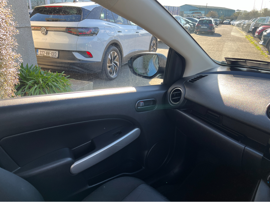 2014 Mazda Mazda2 - image 15