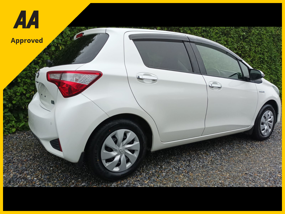 2019 Toyota Yaris 1.5 PETROL HYBRID AUTOMATIC ONLY 53,817kms JUST FULLY SERVICED INCLUDING 4 NEW TYRES 2 YEARS NCT 1 YEAR ROAD TAX HIGH SPEC CAR REVERSE CAMERA LARGE TOUCHSCREEN MULTIMEDIA SYSTEM PARKING SENSORS €17,949