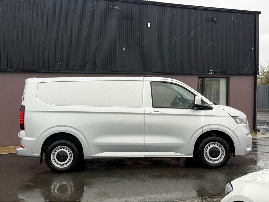 2025 Volkswagen Transporter - image 3