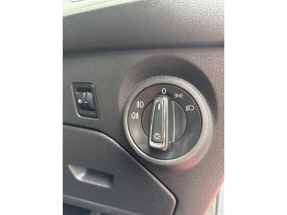 2015 SEAT Leon - image 34