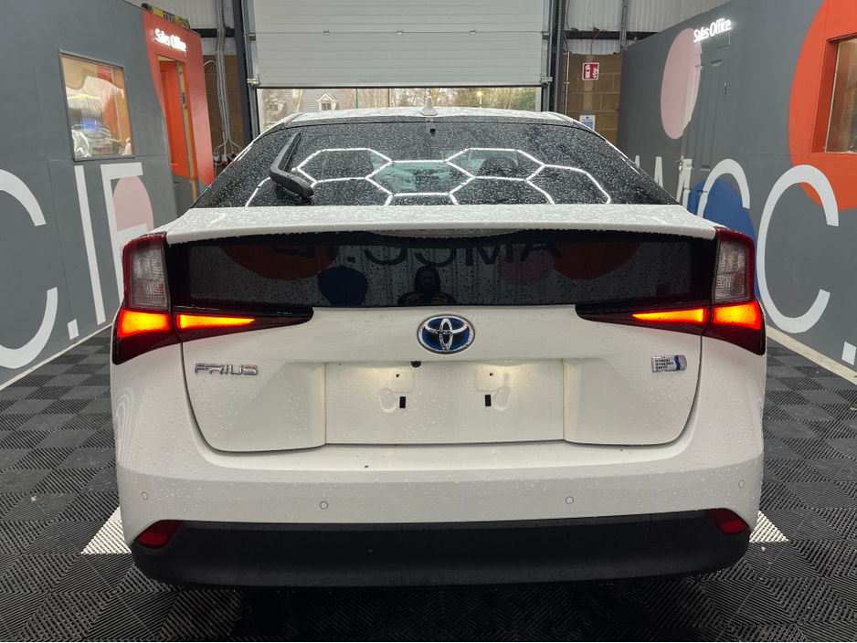 2022 Toyota Prius - image 3