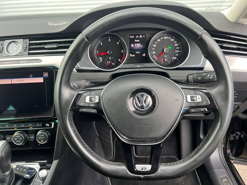 2018 Volkswagen Passat - image 4