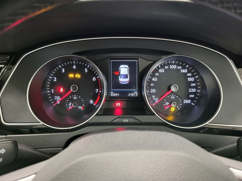 2021 Volkswagen Passat - image 9