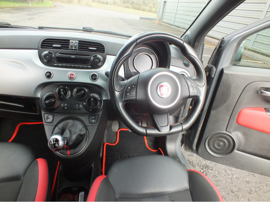 2015 Fiat 500 - image 9