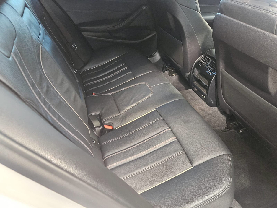 2021 BMW 5 Series - image 7