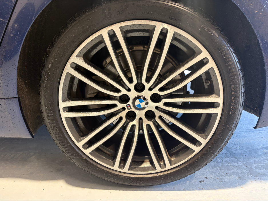 2018 BMW 5 Series - image 8