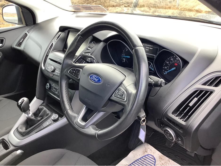 2016 Ford Focus - image 14