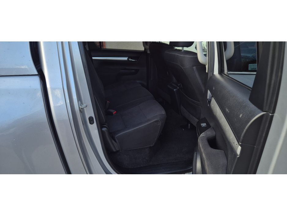 2017 Toyota Hilux - image 7