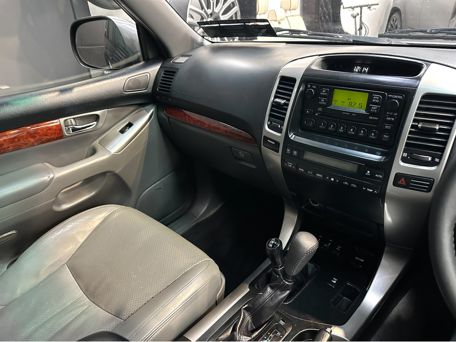 2004 Toyota Landcruiser - image 29