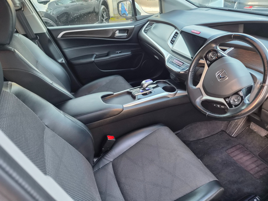 2016 Honda Jade - image 11