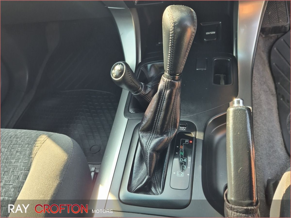 2006 Toyota Landcruiser - image 9