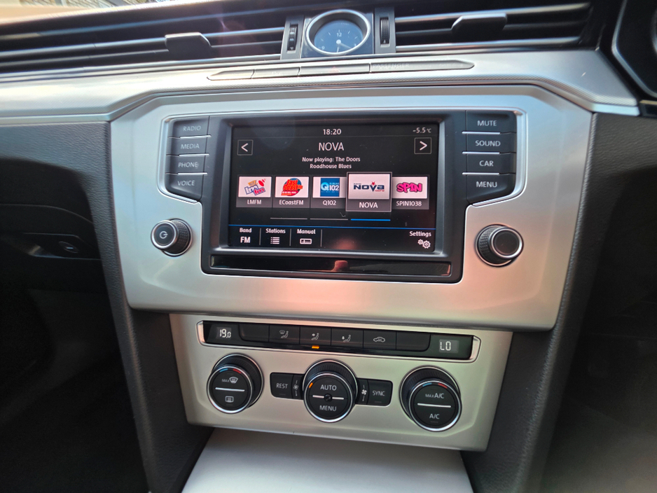 2016 Volkswagen Passat - image 13