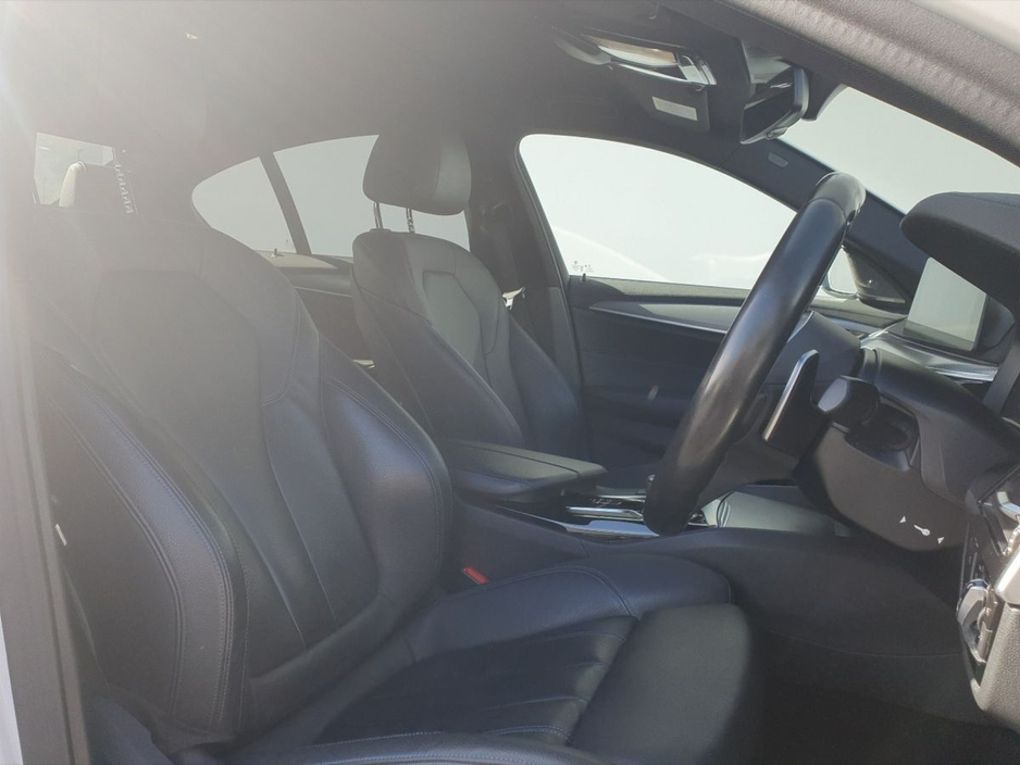 2020 BMW 5 Series - image 12