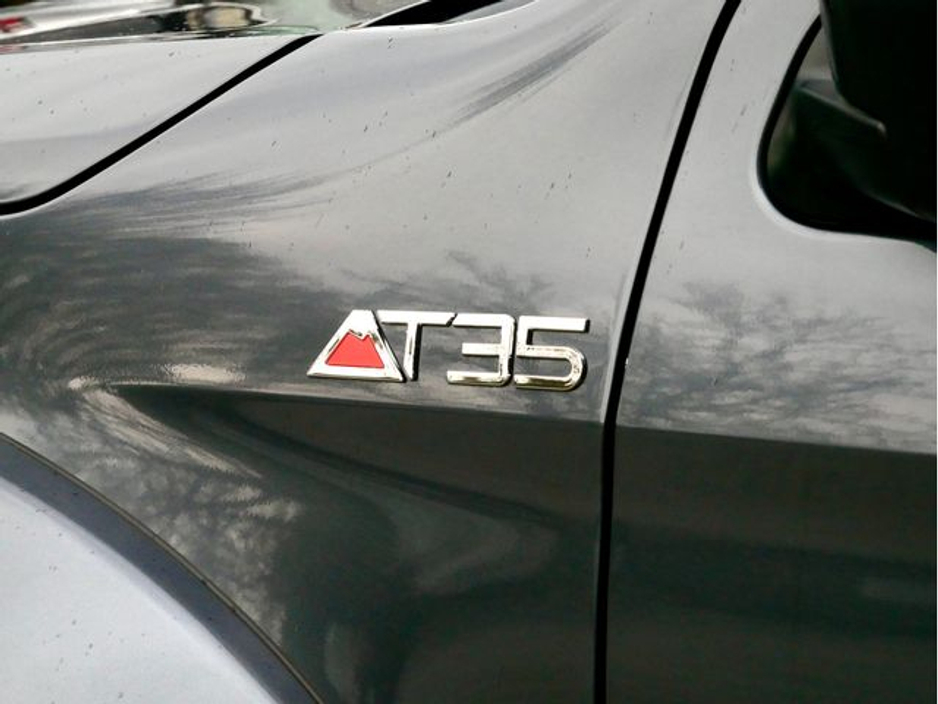 2025 Isuzu D-MAX - image 9