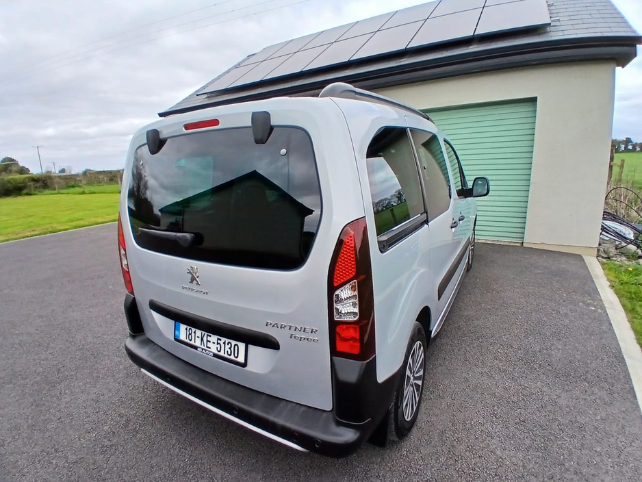 2018 Peugeot Partner - image 10