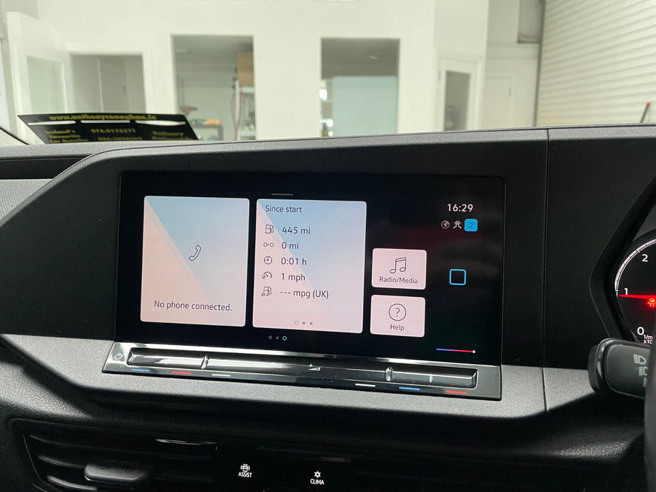 2023 Volkswagen Caddy - image 25