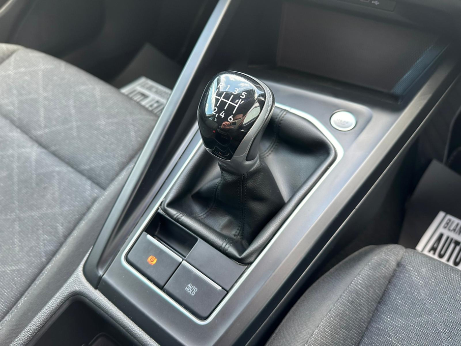 2022 Volkswagen Golf - image 24