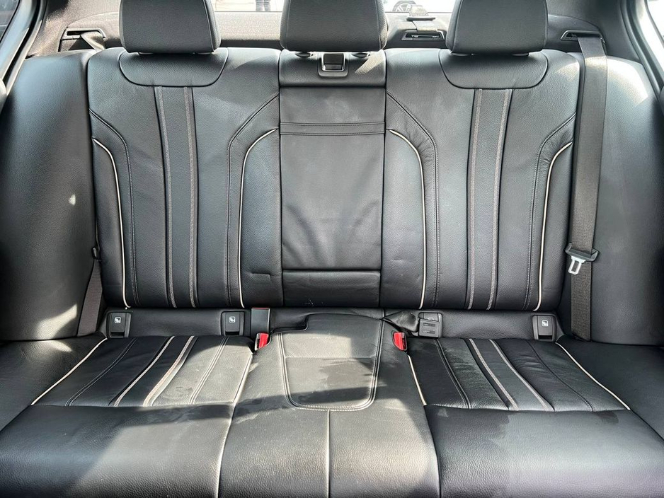 2019 BMW 5 Series - image 12