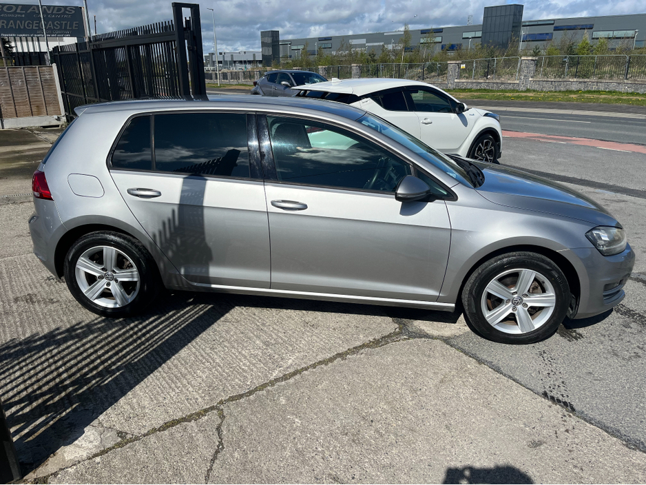 2015 Volkswagen Golf - image 8