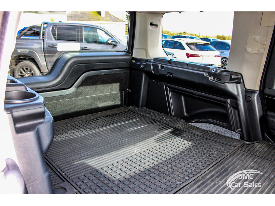 2014 Land Rover Discovery - image 27