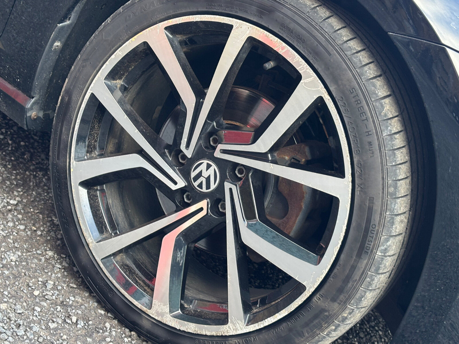 2014 Volkswagen Golf - image 12