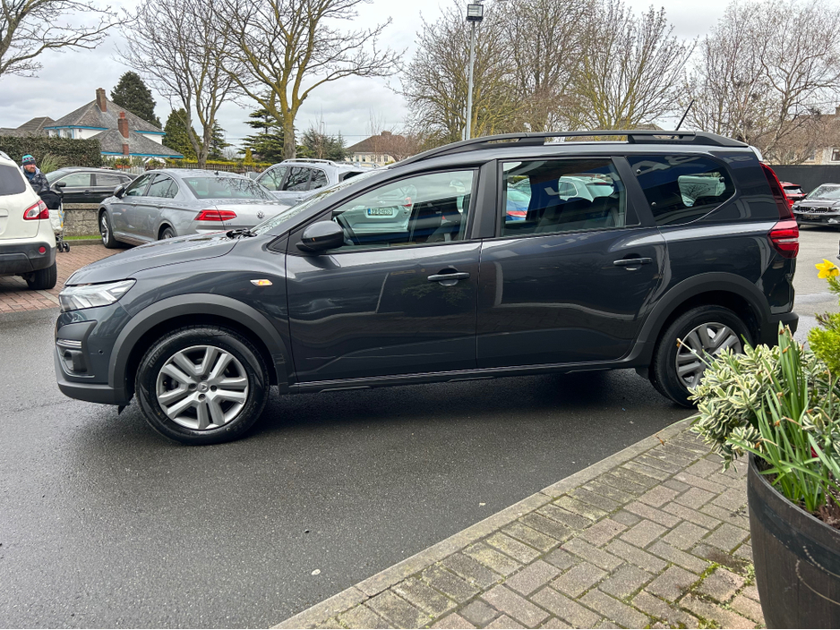 2022 Dacia Jogger - image 17