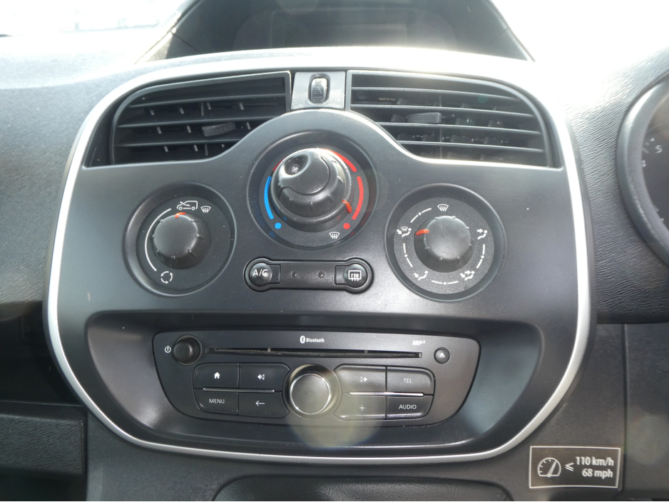 2015 Renault Kangoo - image 24