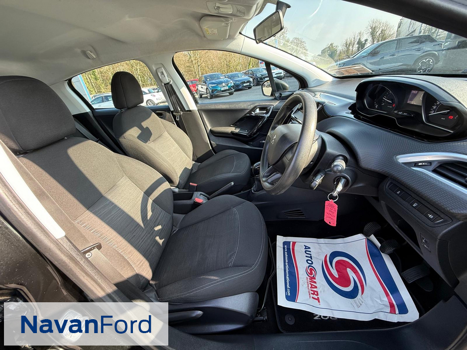 2016 Peugeot 208 - image 10